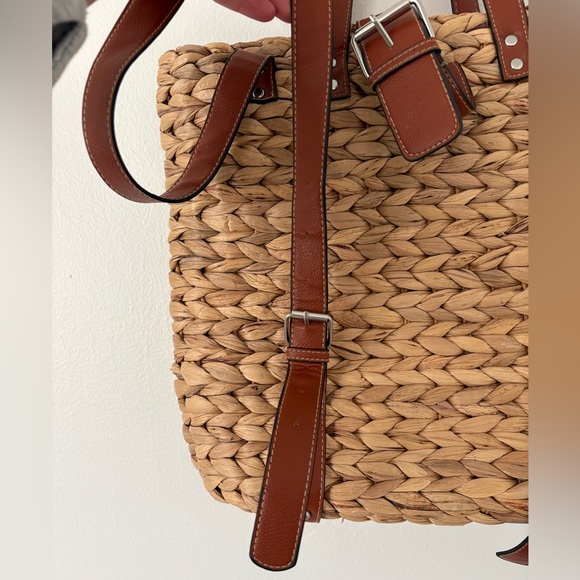 Hand Woven Straw Backpack Tote Bag Striped Liner Faux Leather Straps - Picture 4 of 10